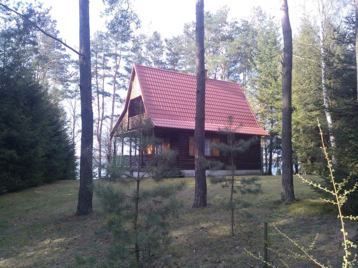 Domek letniskowy nad jeziorem w miejscowości Narty (Warchały)
