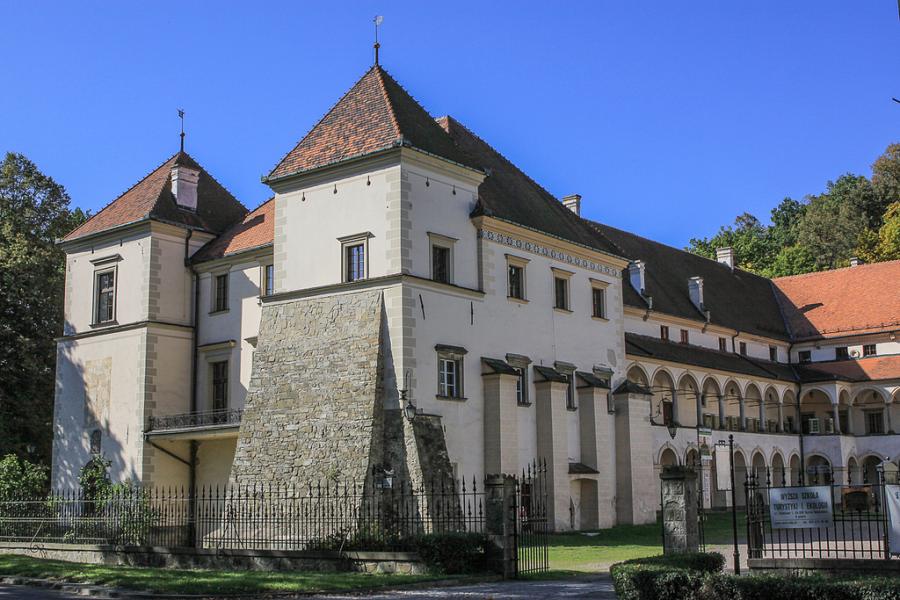 Wczasy Rodzinne HOTEL MONTTIS w Suchej Beskidzkiej 6-13 lat